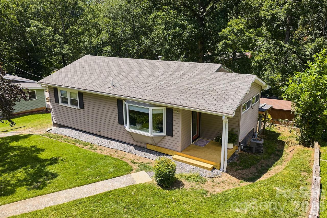 17 Azalea Rd., Arden, NC 28704