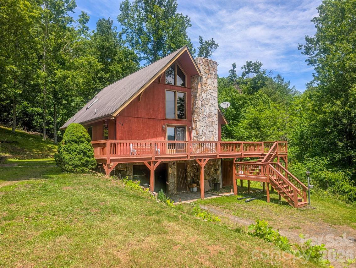 114 Dewberry Ln., Burnsville, NC 28705