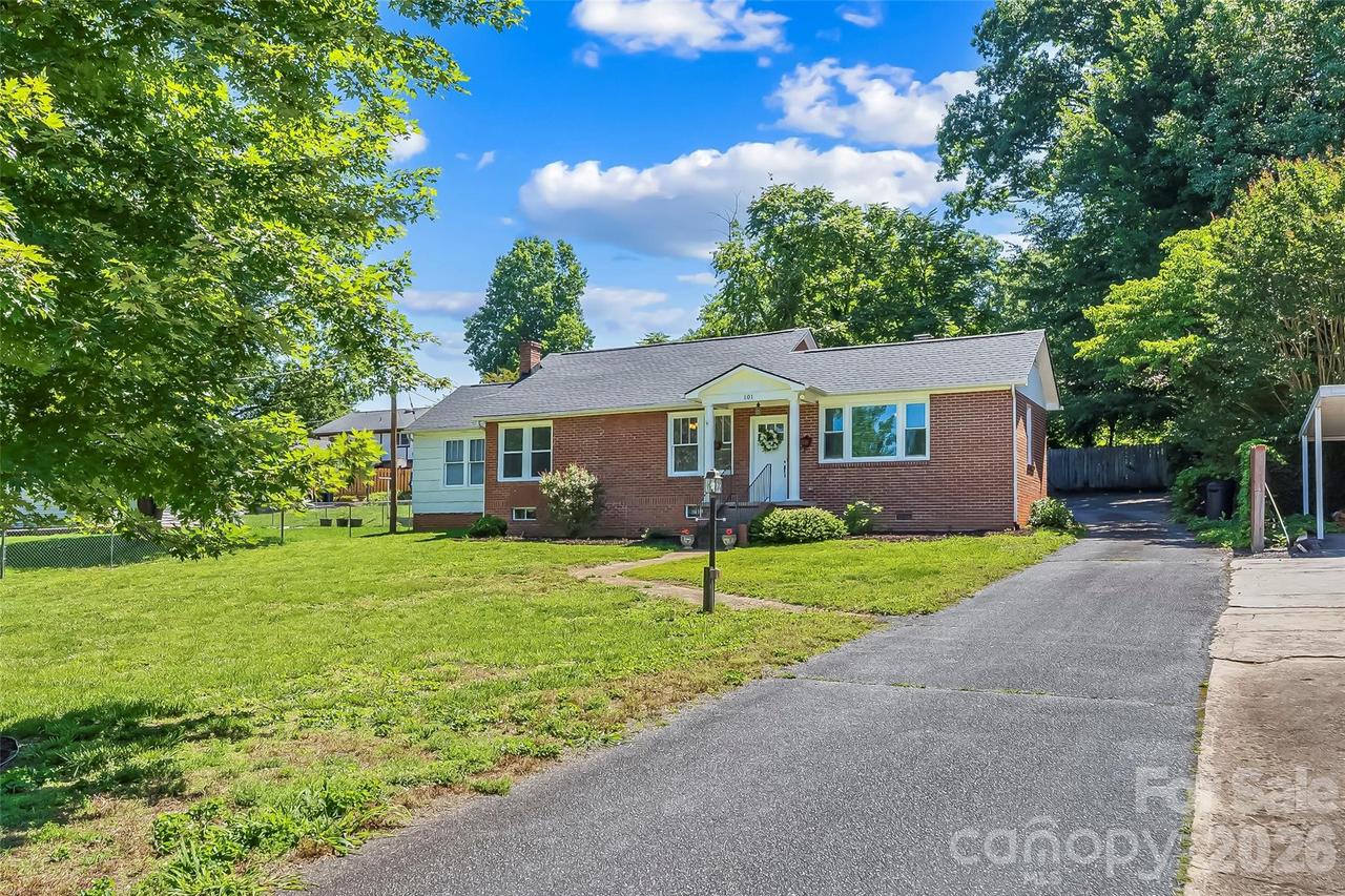 101 Falls St., Morganton, NC 28655
