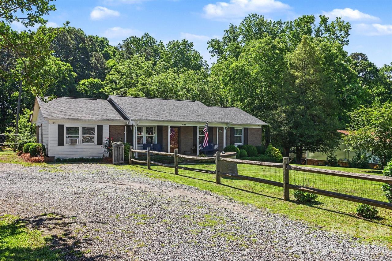 4744 Hickory Grove Rd., Mount Holly, NC 28120