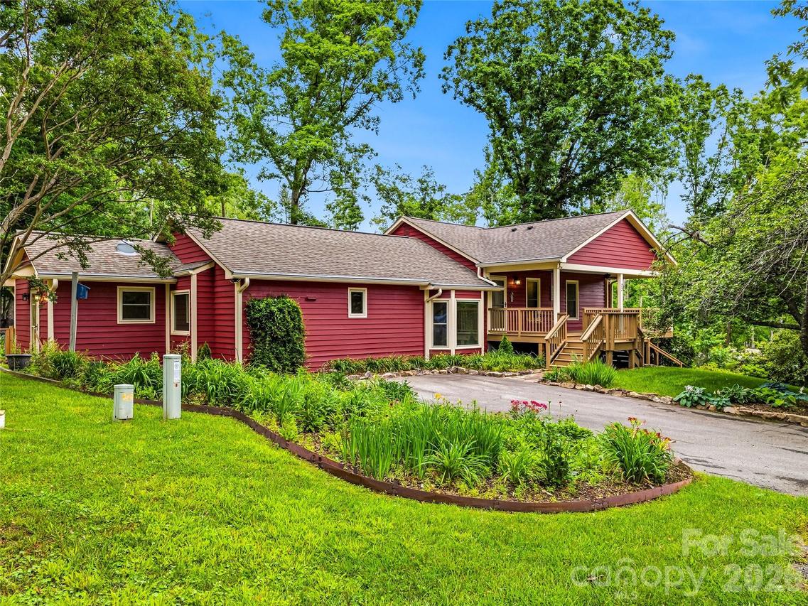 22 Timberleaf Dr., Fletcher, NC 28732