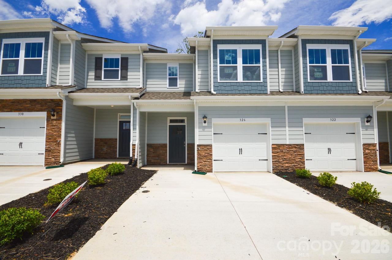 407 Creekview Rd., Hendersonville, NC 28792