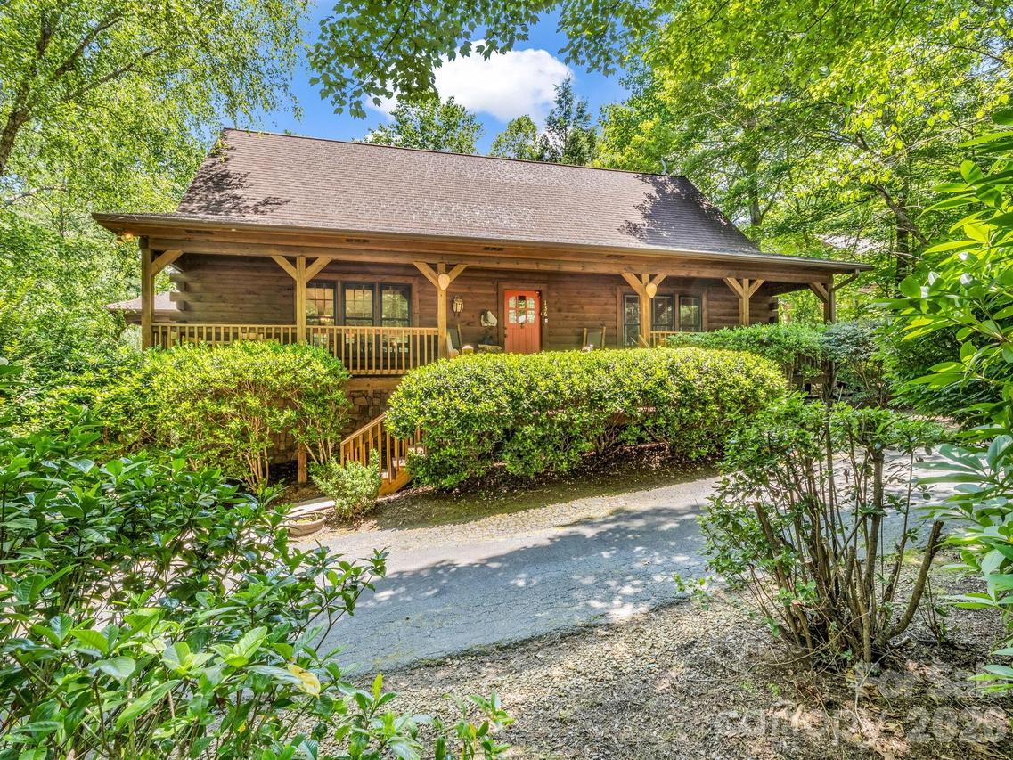 136 Dalton Ct., Lake Lure, NC 28746