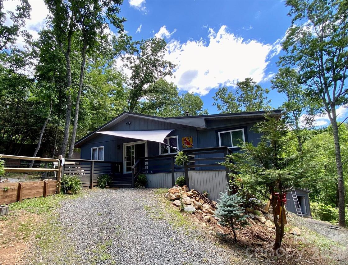 384 Bear Cub Dr., Spruce Pine, NC 28777