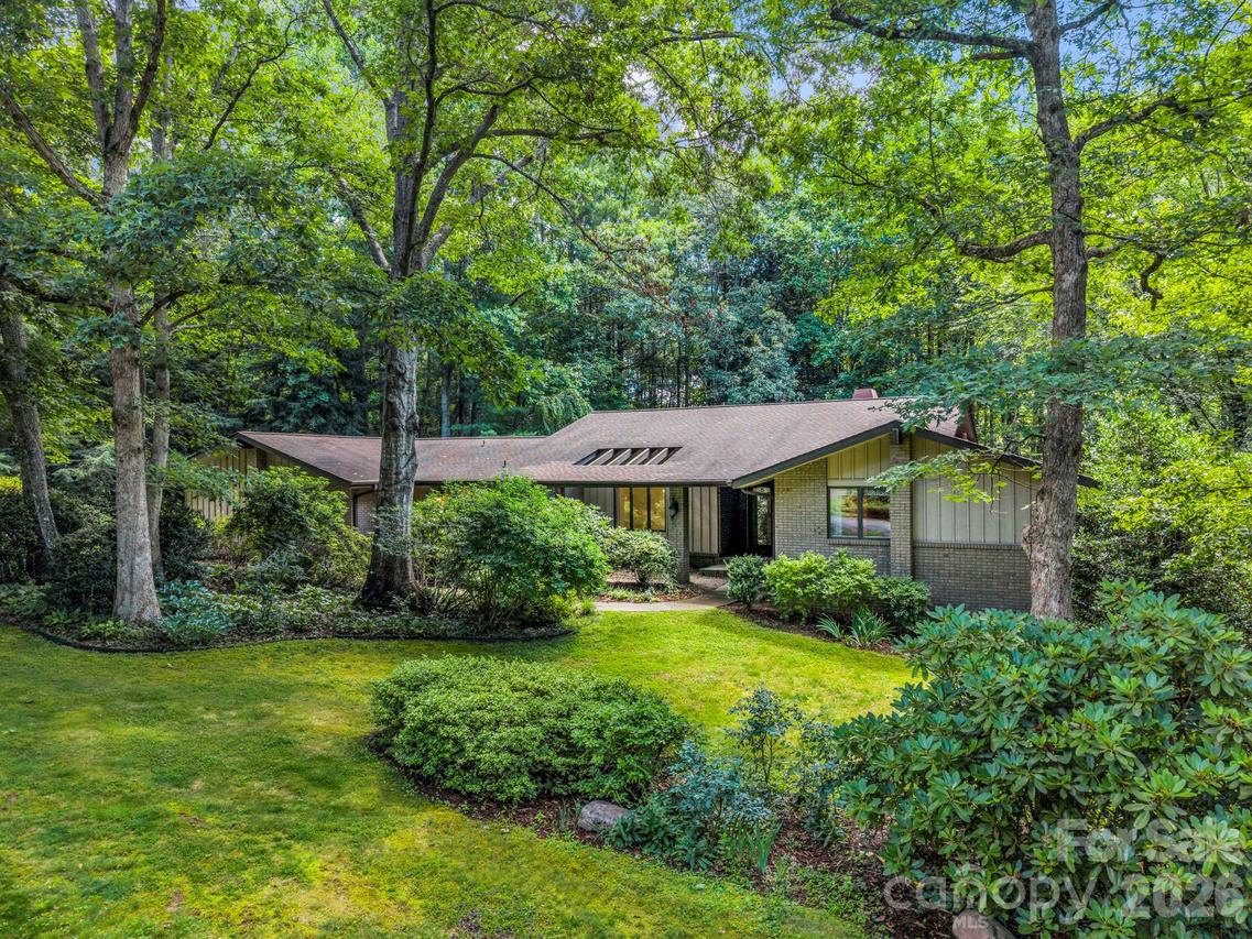 115 Woodhaven Dr., Hendersonville, NC 28739