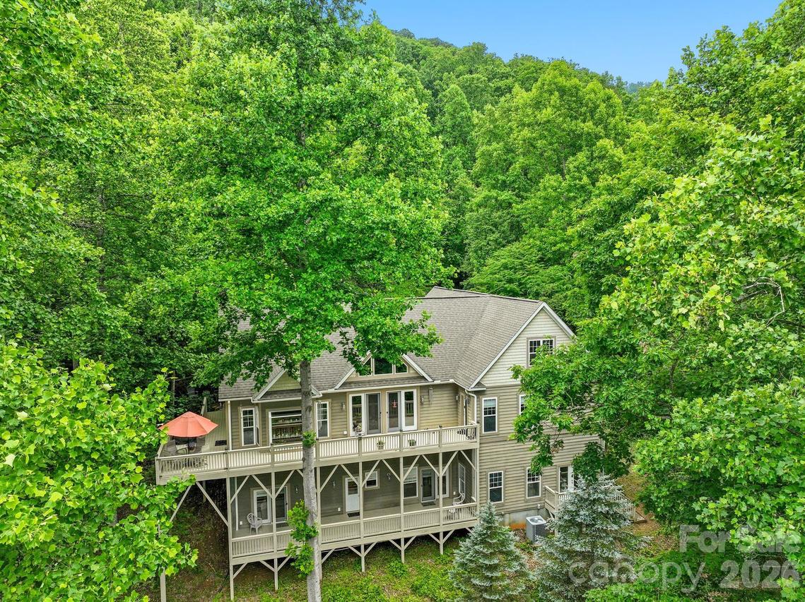 522 Silver Hawk Ln., Weaverville, NC 28787