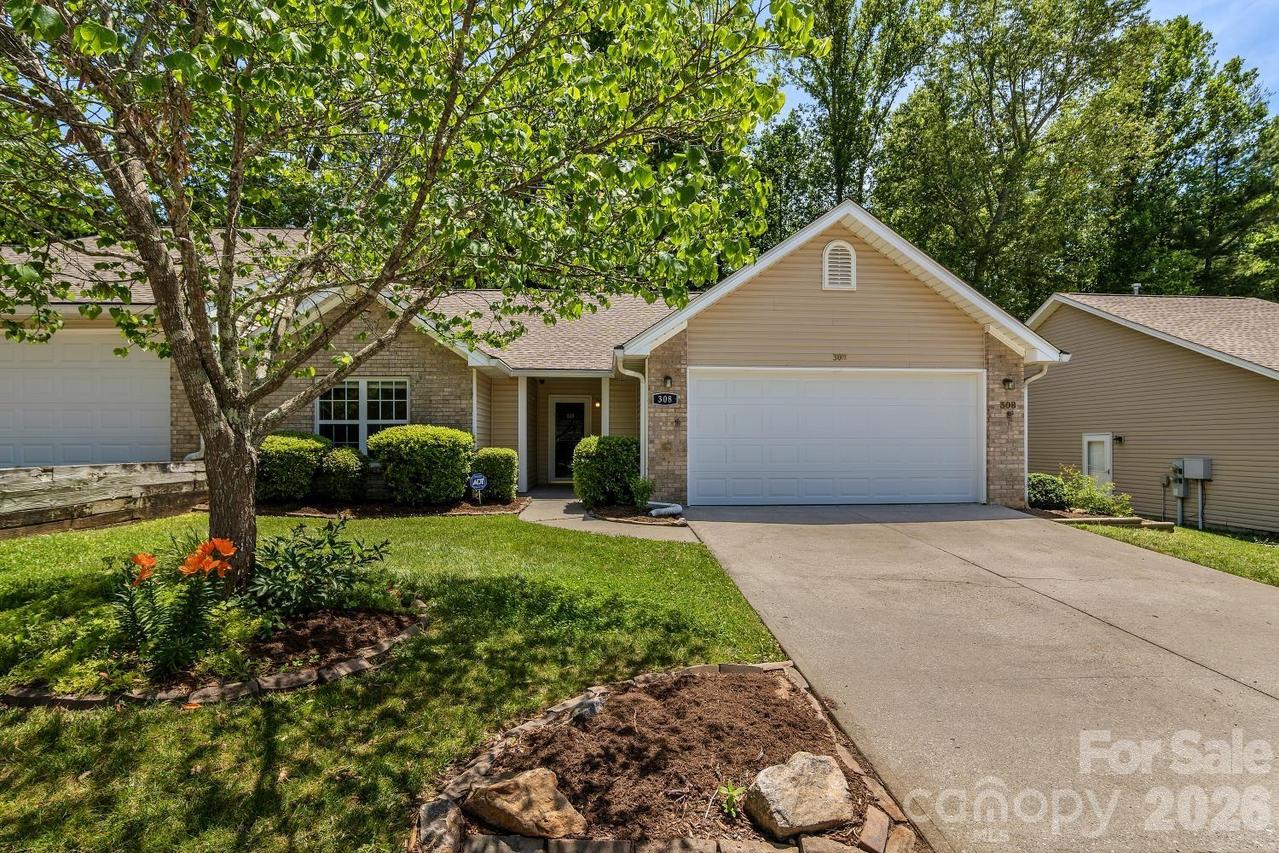308 Wiltshire Cir., Fletcher, NC 28732