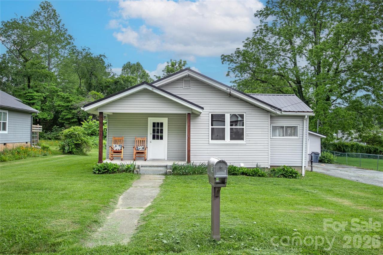 154 Burrell Ave., Brevard, NC 28712