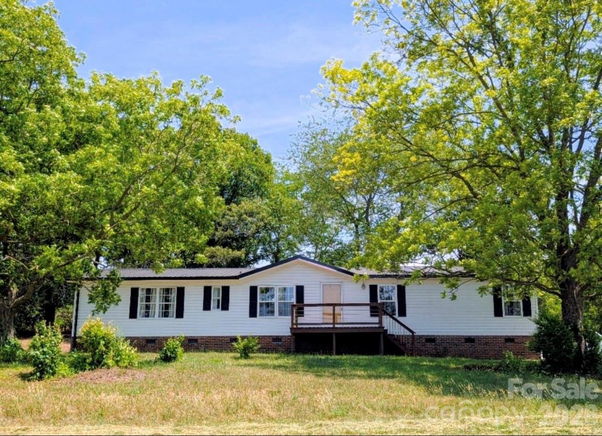 33 Honeysuckle Ln., Taylorsville, NC 28682