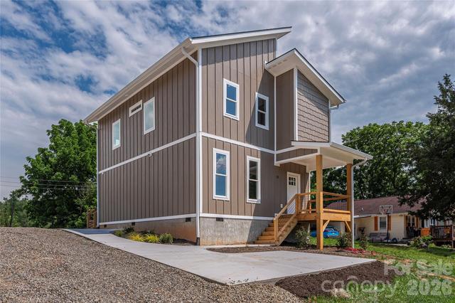 New Construction Homes For Sale This Week That Attend Asheville Middle: June 10th to June 16th