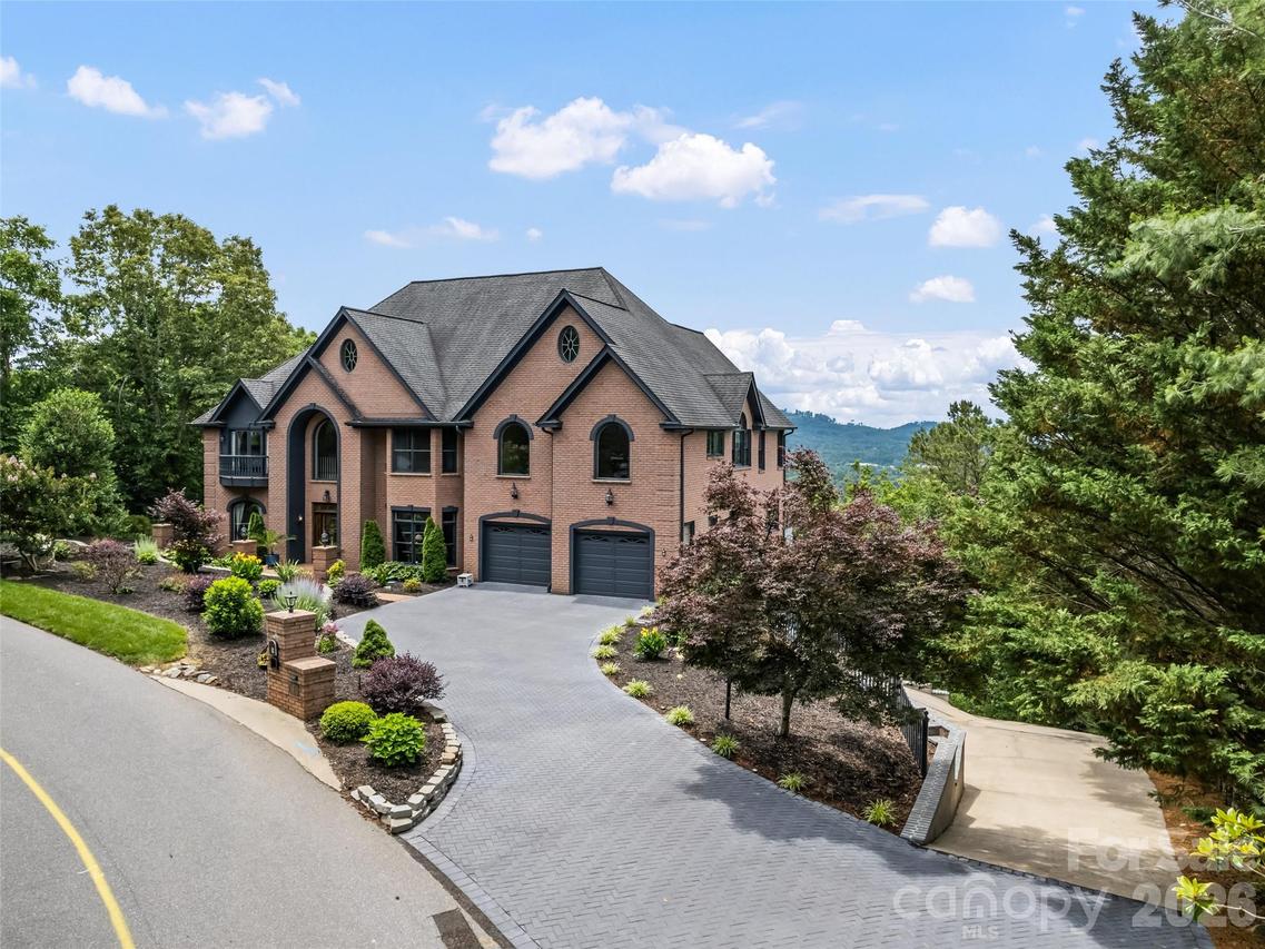 9 Perrion Ave., Weaverville, NC 28787