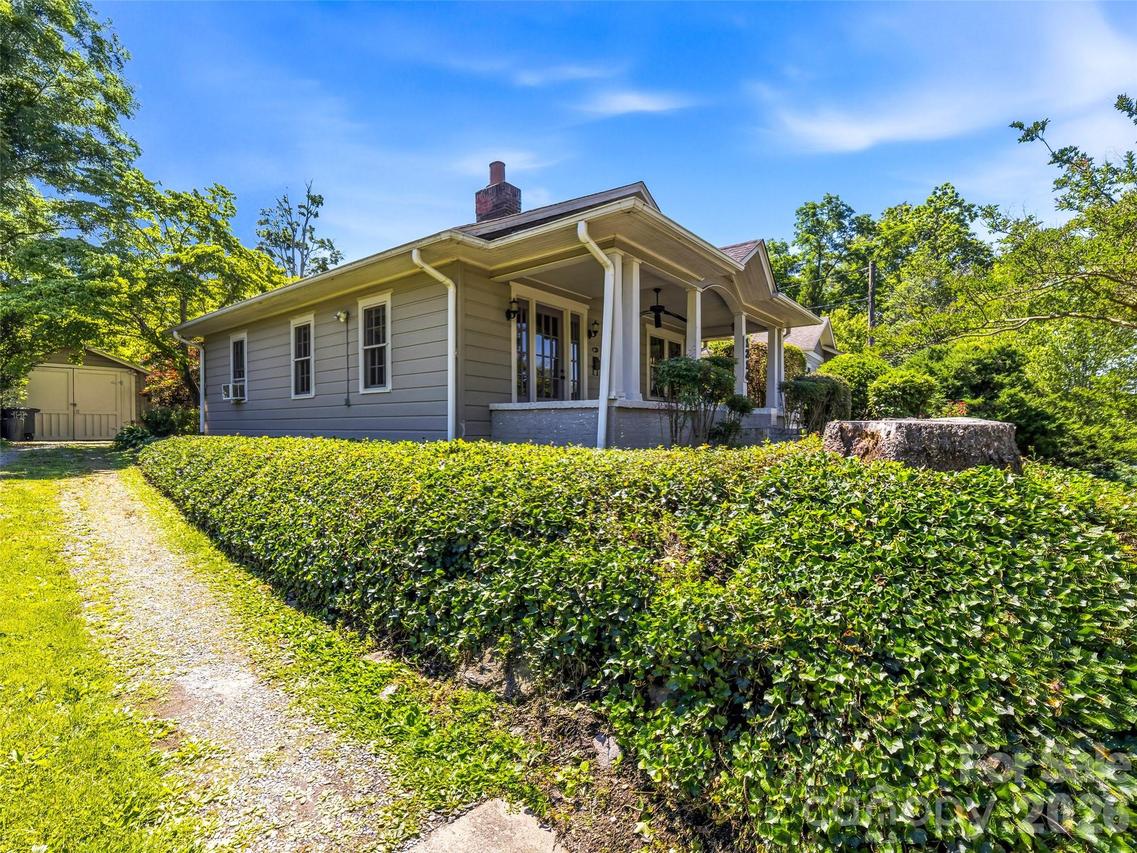 1214 Oakland St., Hendersonville, NC 28792