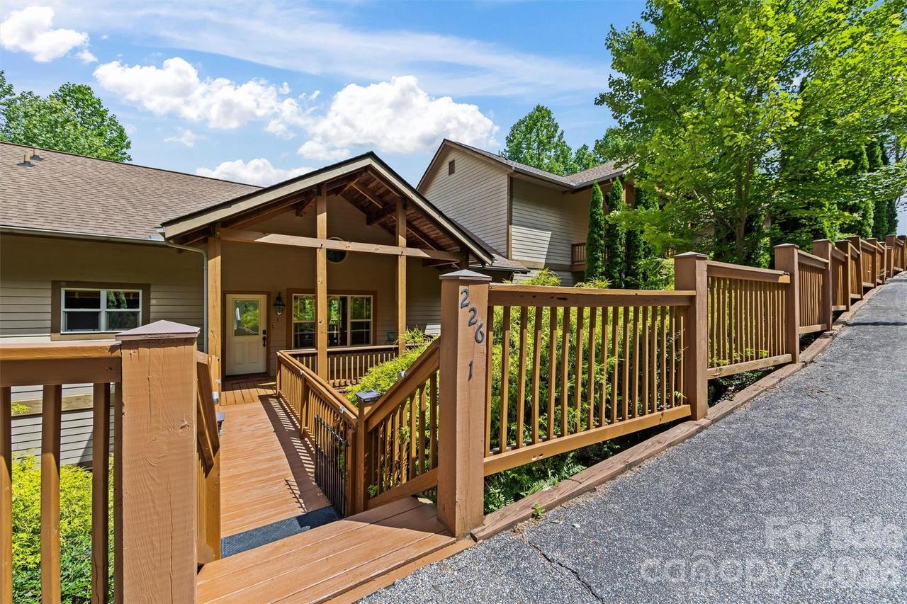 226 Sawgrass Dr., Whittier, NC 28789