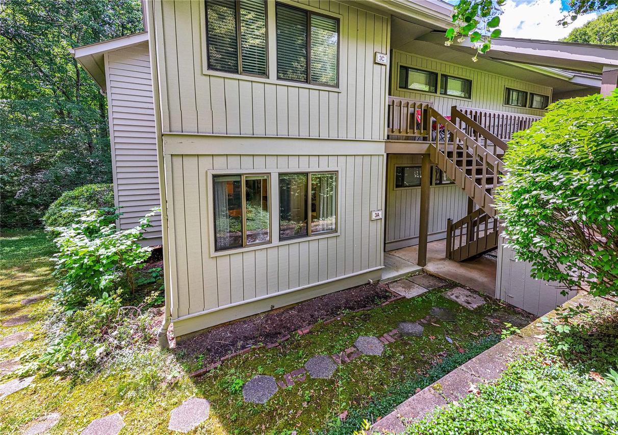 3A Cedarwood Dr., Asheville, NC 28805