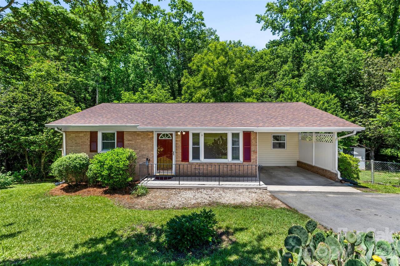 219 Belton Ave., Mount Holly, NC 28120