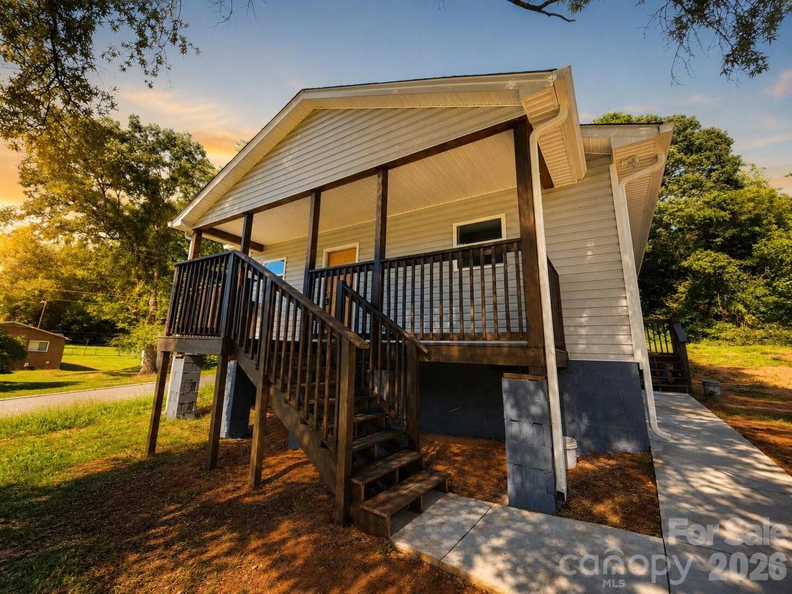 1105 8th St., Statesville, NC 28677