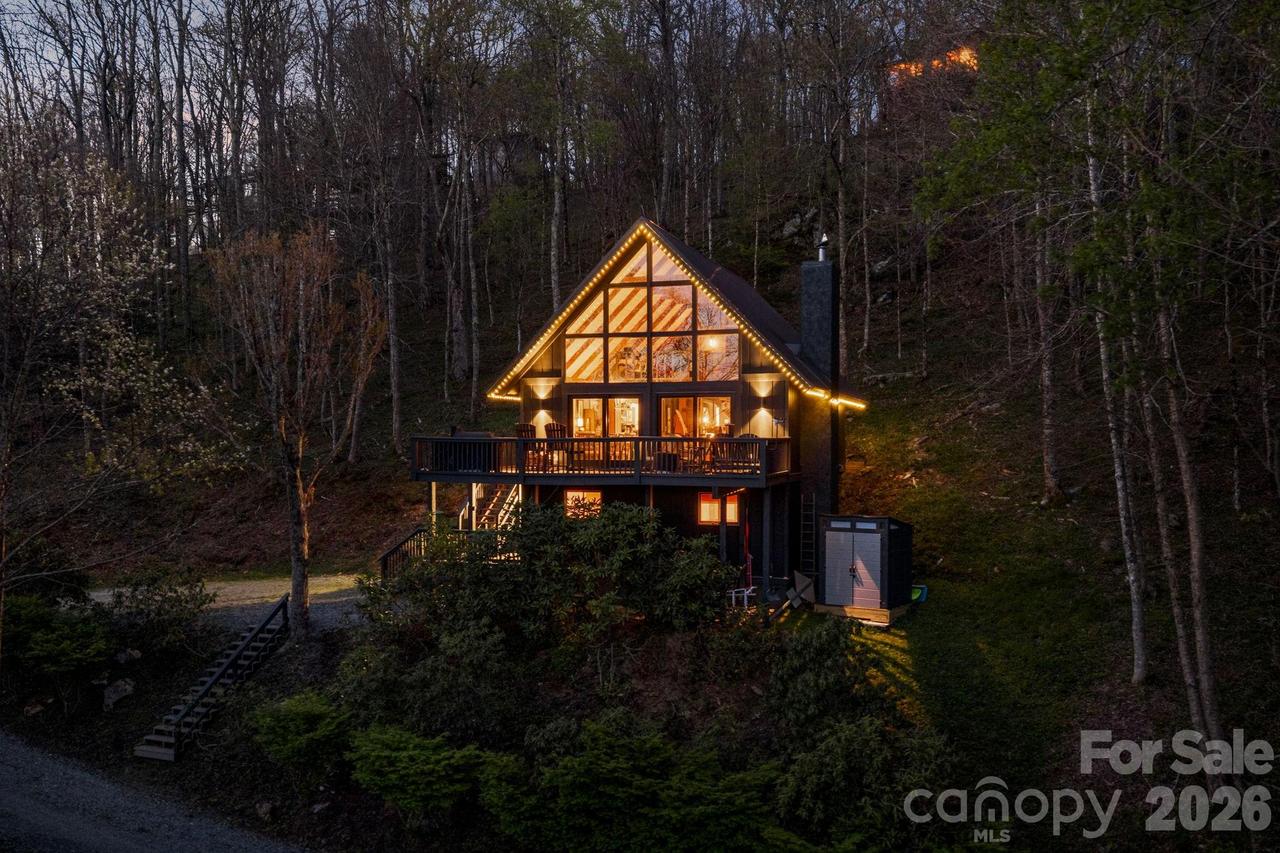 429 Green Cove Rd., Sugar Mountain, NC 28604