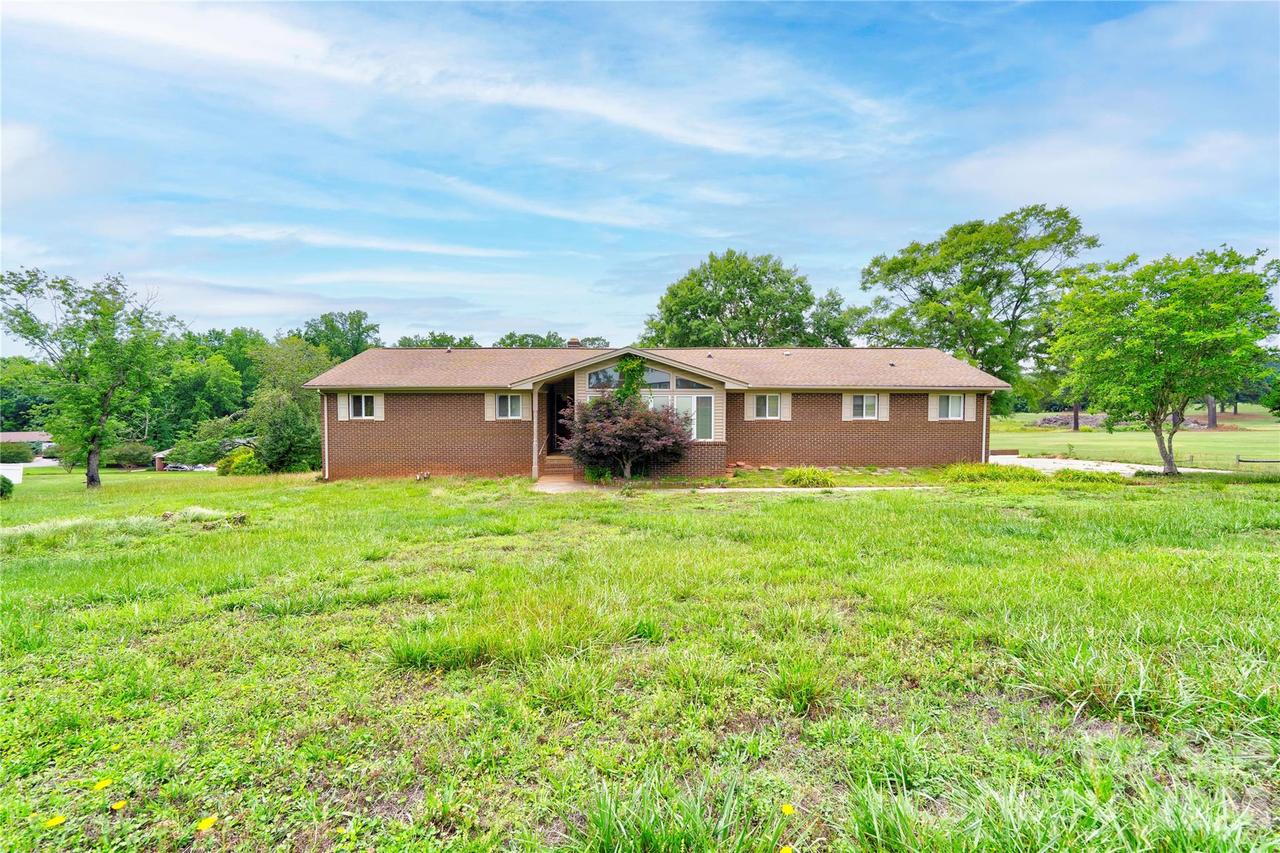 3016 Longwood Dr., Shelby, NC 28152