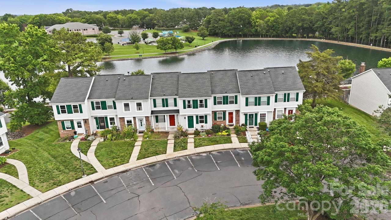 122 Water Oak Dr., Pineville, NC 28134