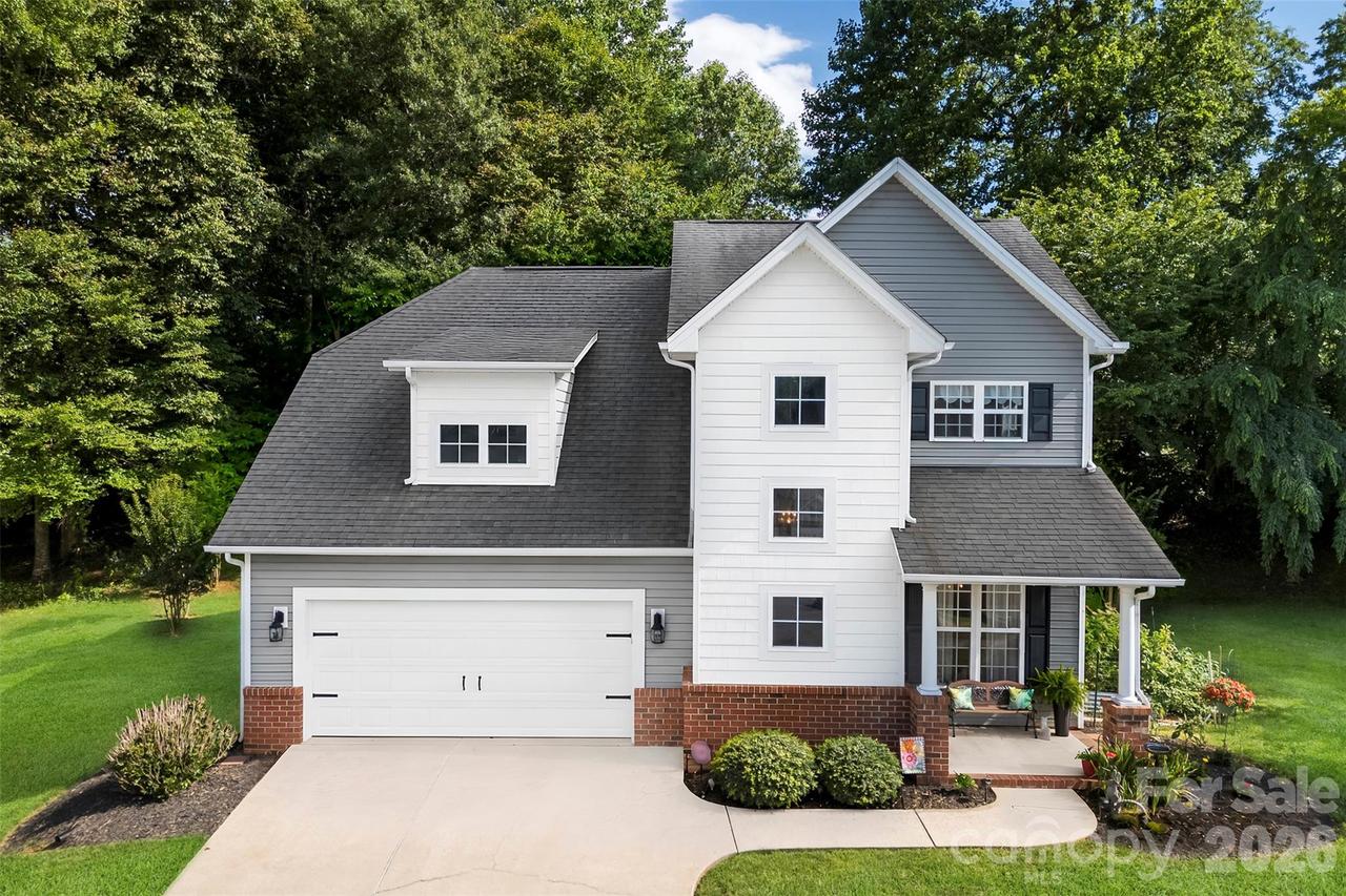 6008 River Garden Ct., Lowell, NC 28098