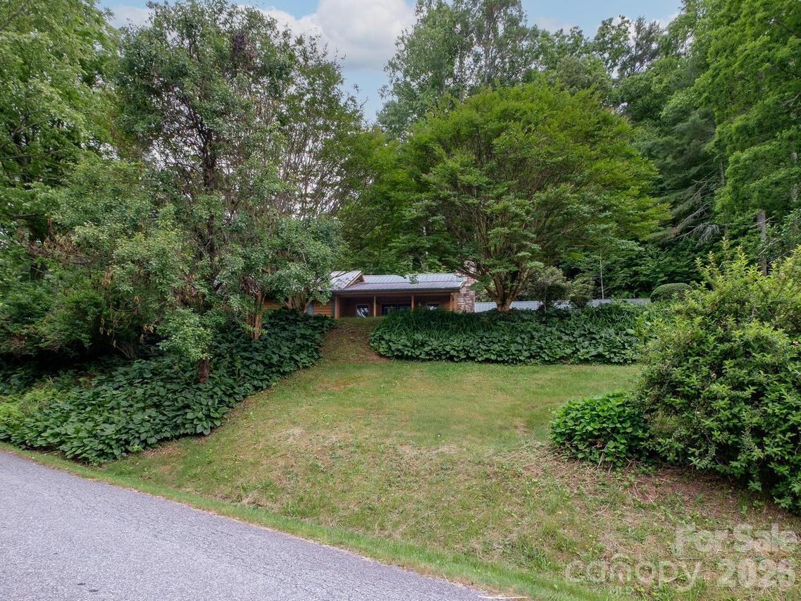 332 Island Cove Rd., Penrose, NC 28766