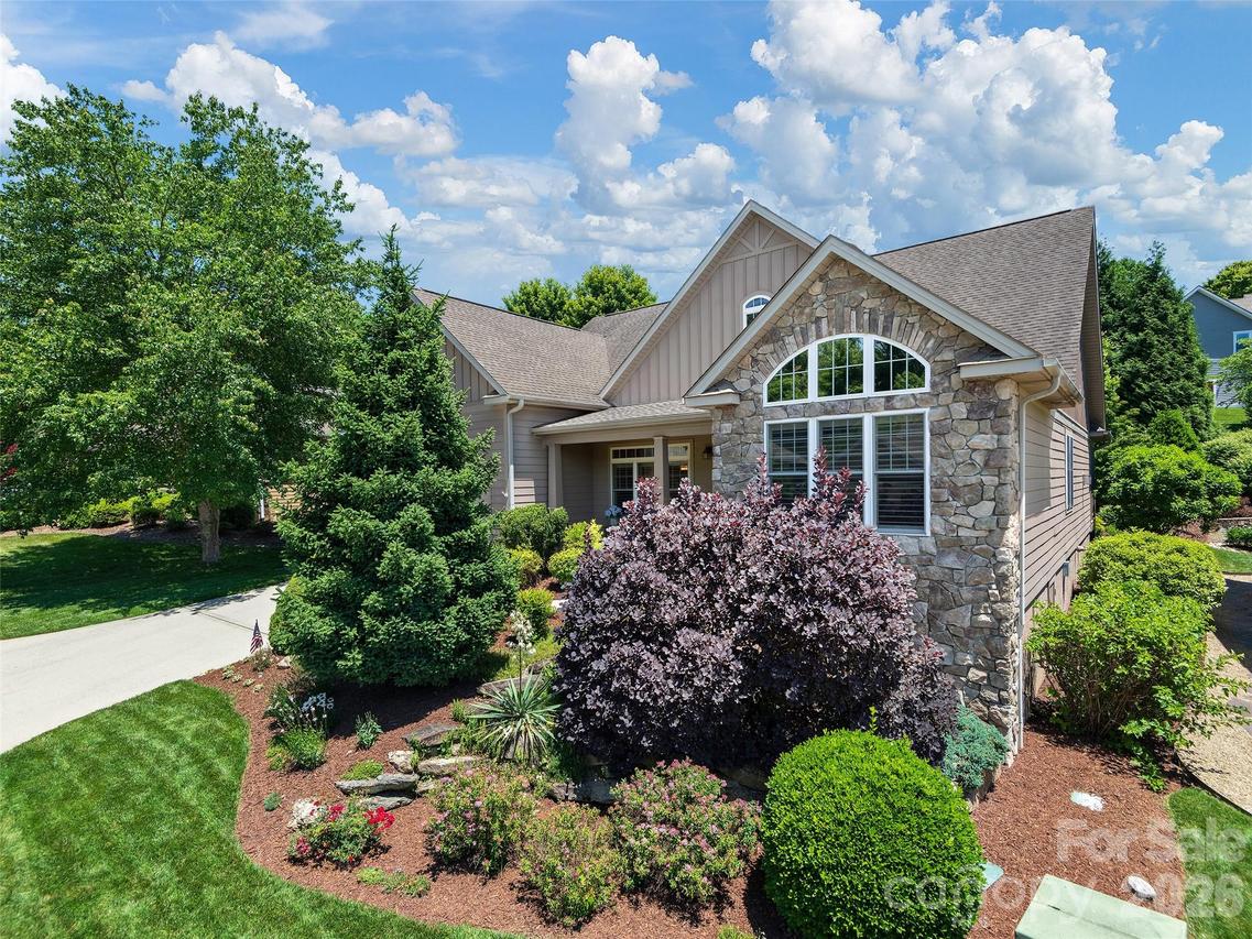 63 Whistlewood Ln., Hendersonville, NC 28739