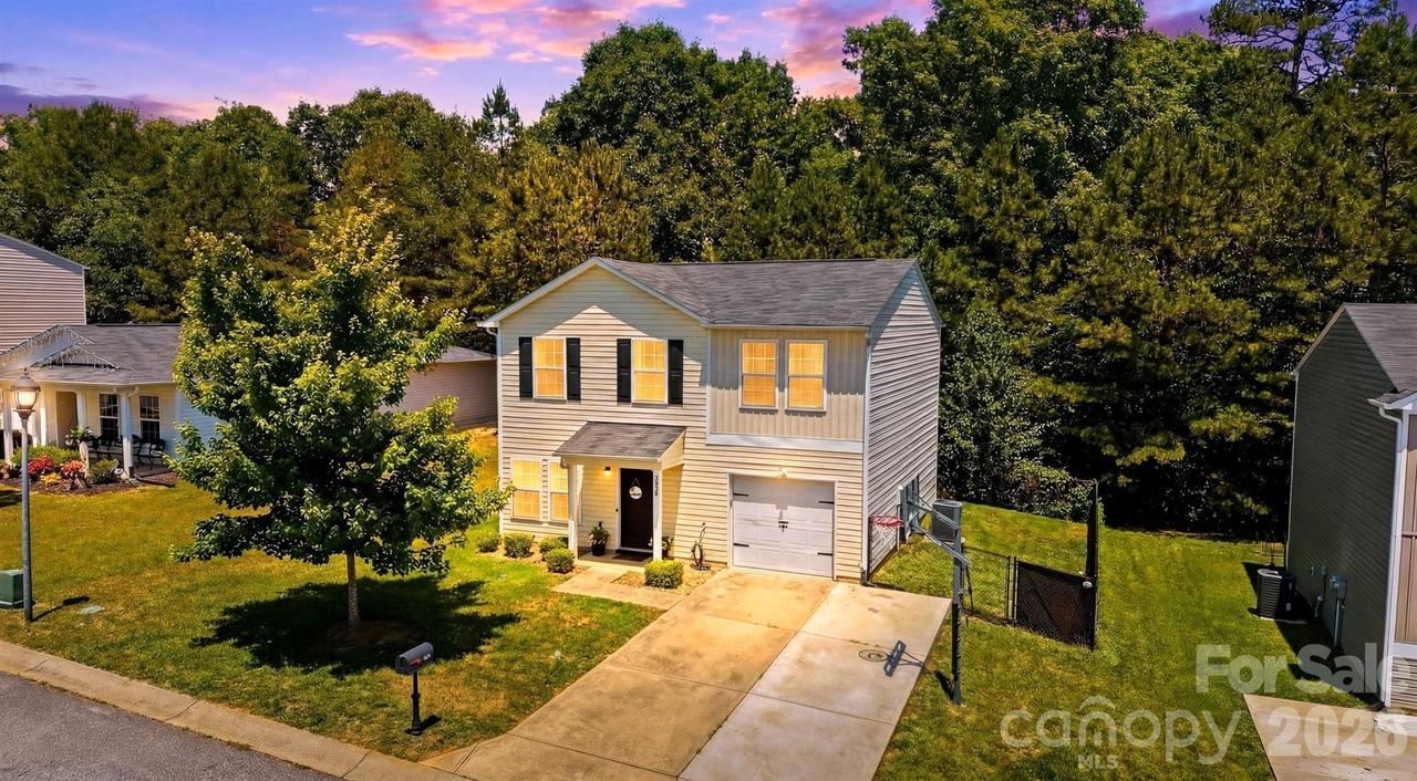 3938 Hemingway Dr., Hickory, NC 28601