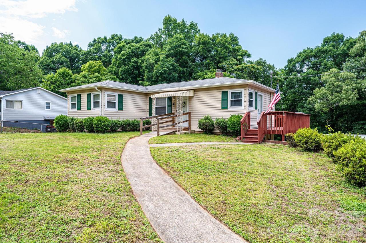 452 Swanson Dr., Lenoir, NC 28645