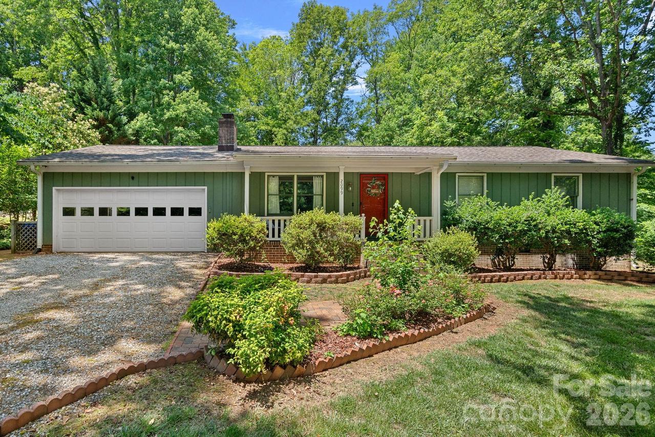 2099 Rock Springs Cir., Denver, NC 28037
