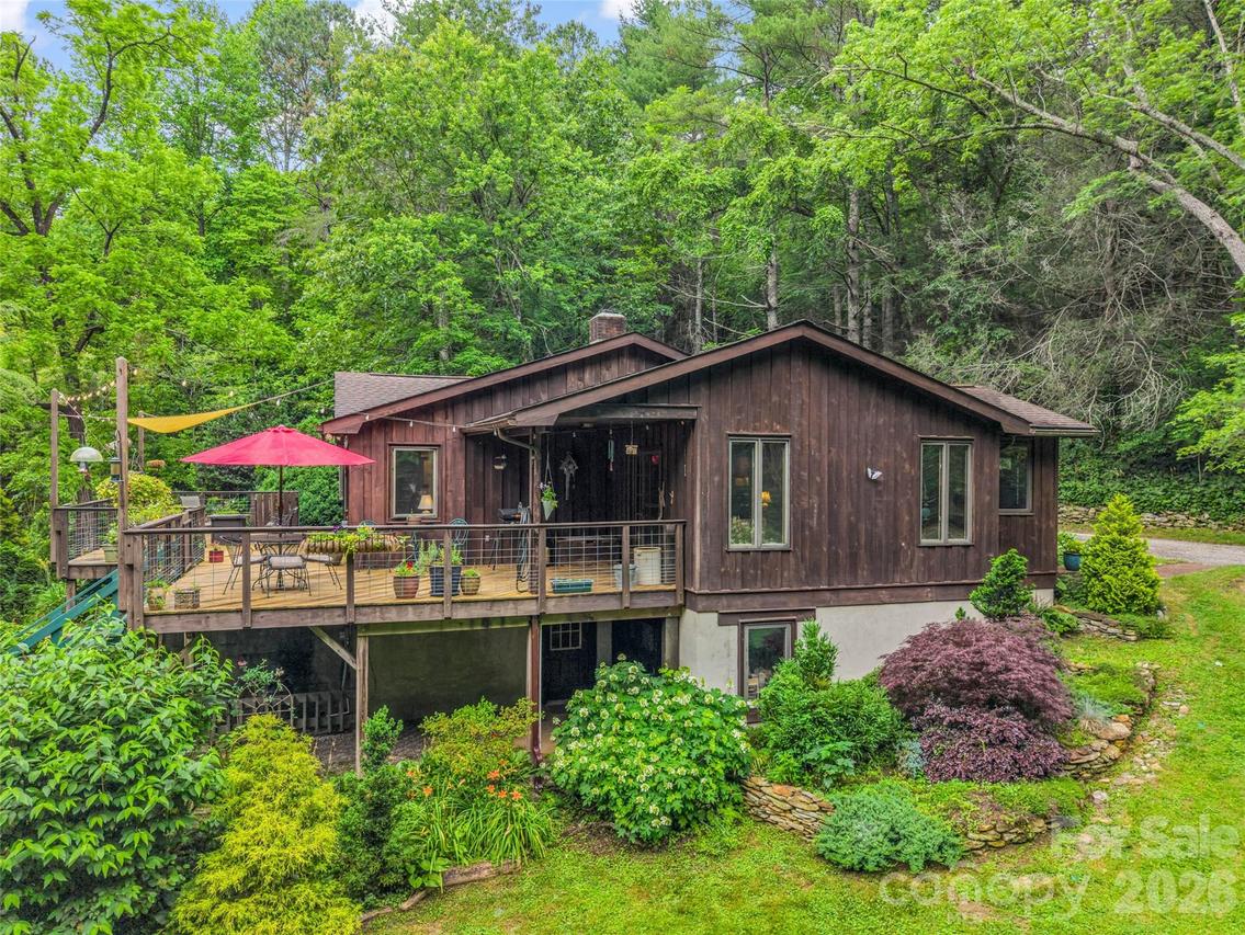 2212 Green River Rd., Zirconia, NC 28790