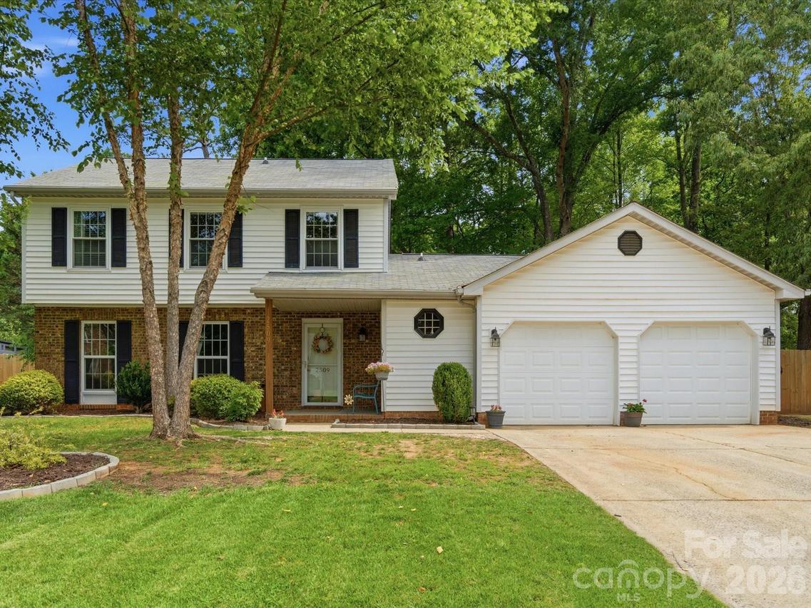 2509 Jaywick Ln., Matthews, NC 28105