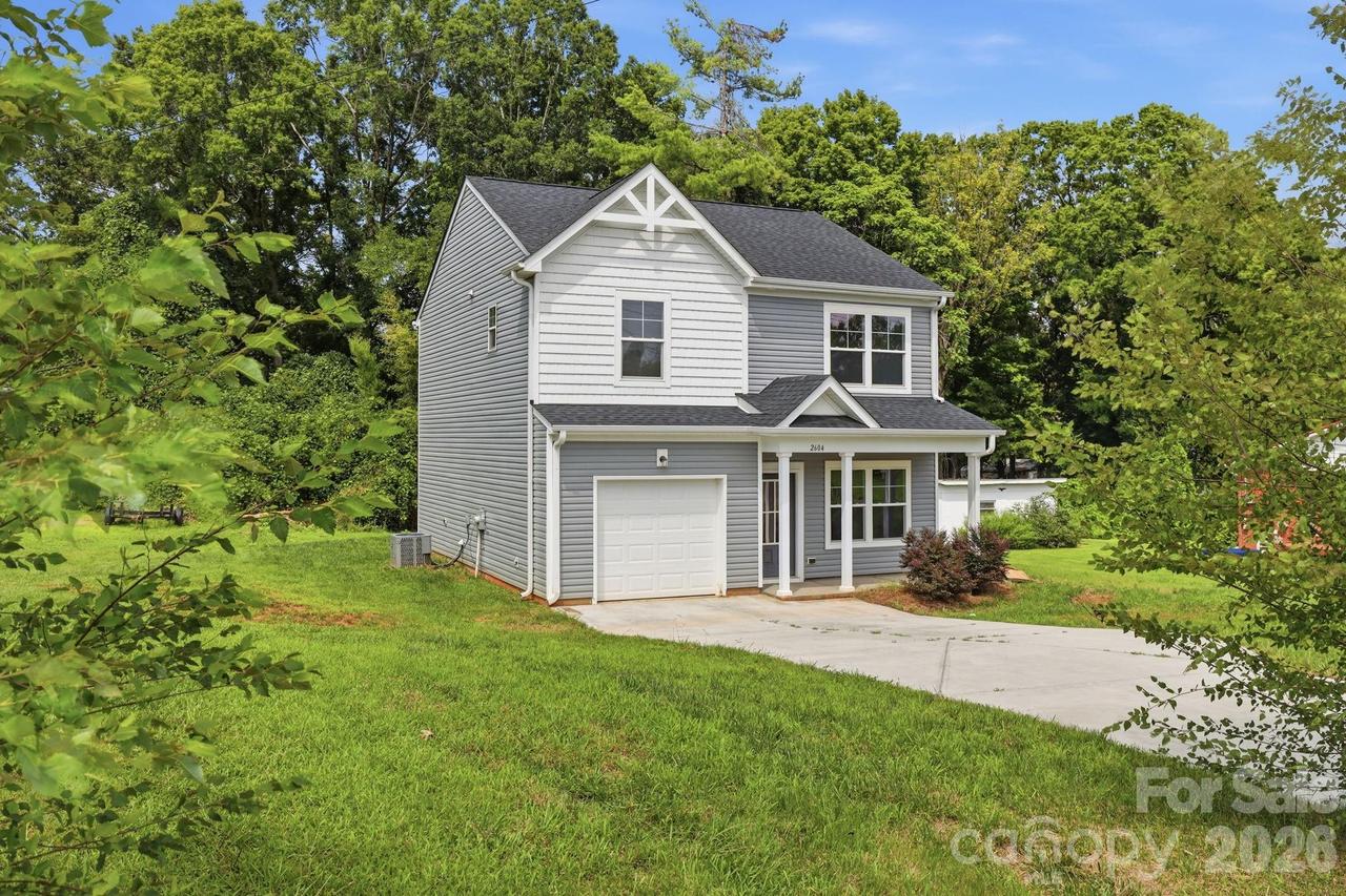 2604 Greencrest Ln., Statesville, NC 28677