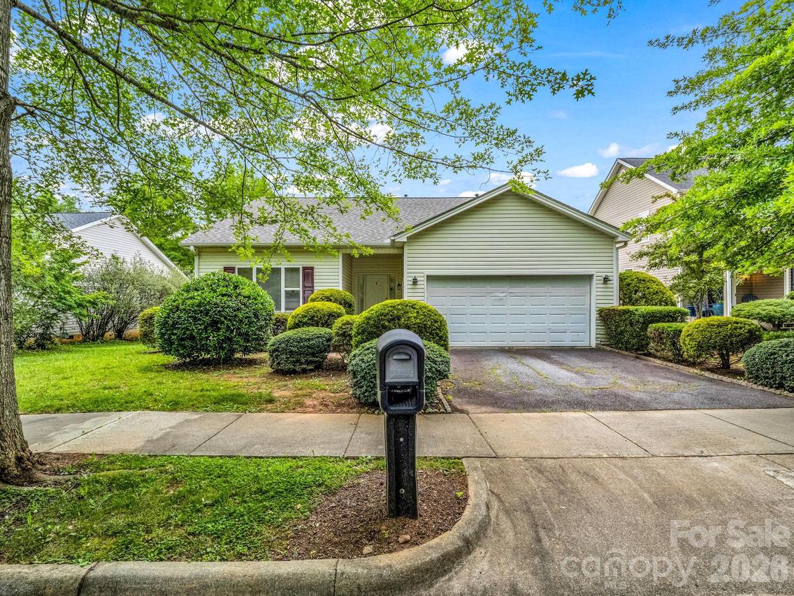 6 Scottish Cir., Asheville, NC 28803