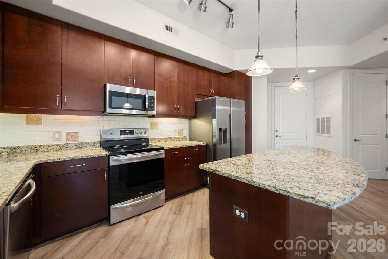 4620 Piedmont Row Dr. #304, Charlotte, NC 28210