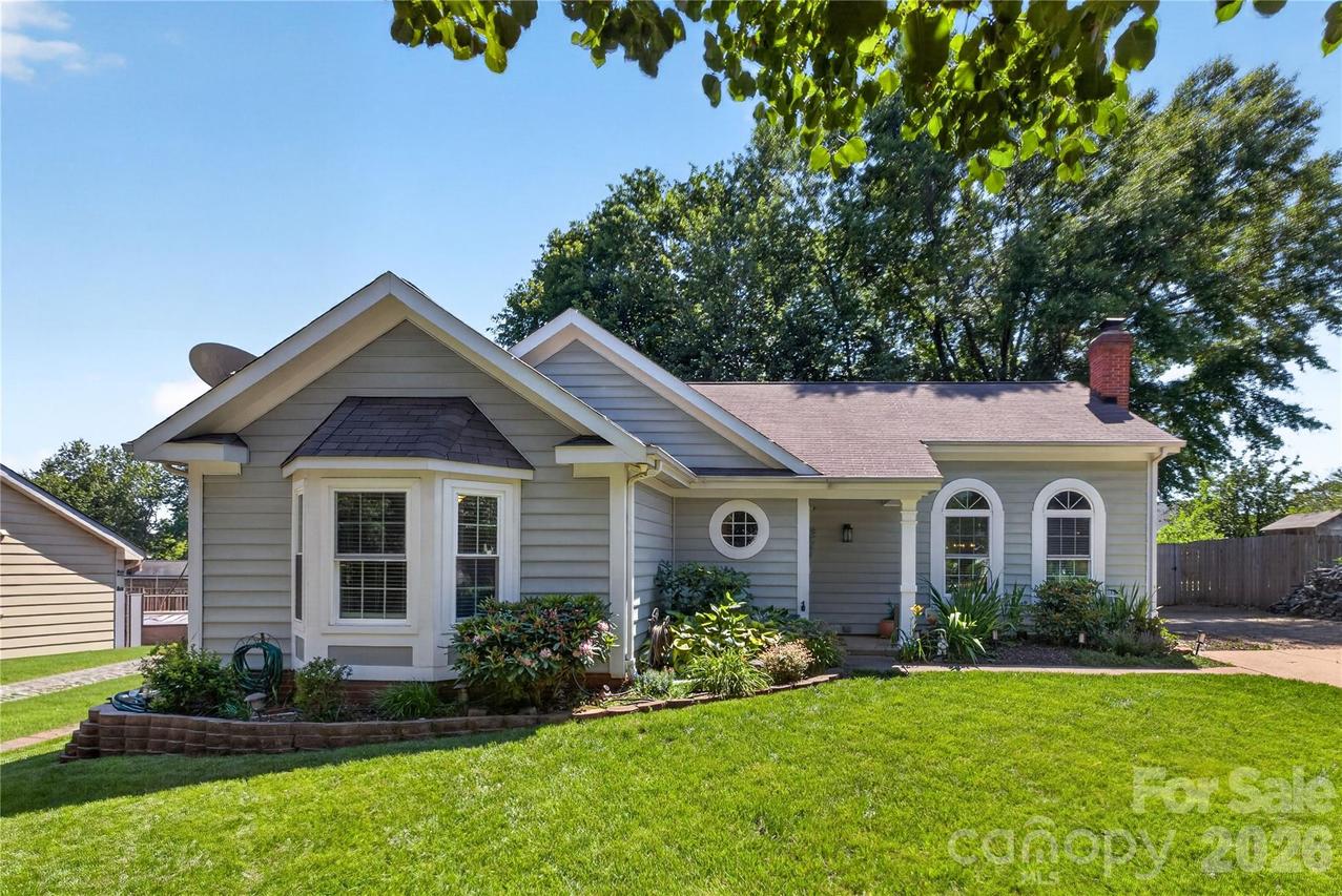 907 Gretna Green Dr., Charlotte, NC 28217