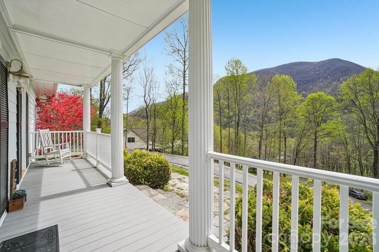 302 Davy Crockett Dr., Maggie Valley, NC 28751