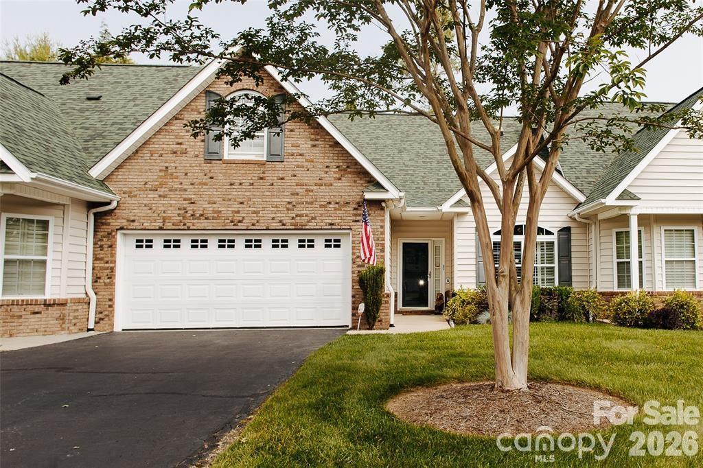 47 Victoria Park Dr., Hendersonville, NC 28792