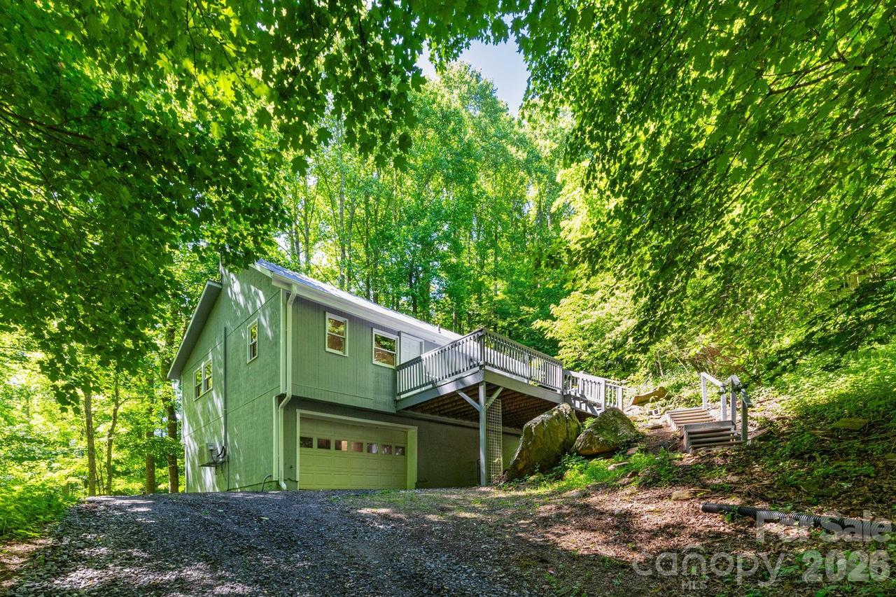 109 Narrow Way Rd., Burnsville, NC 28714