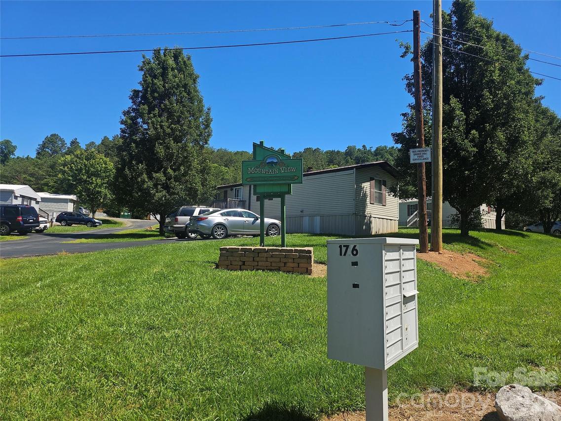8 Mountain View Rd., Weaverville, NC 28787