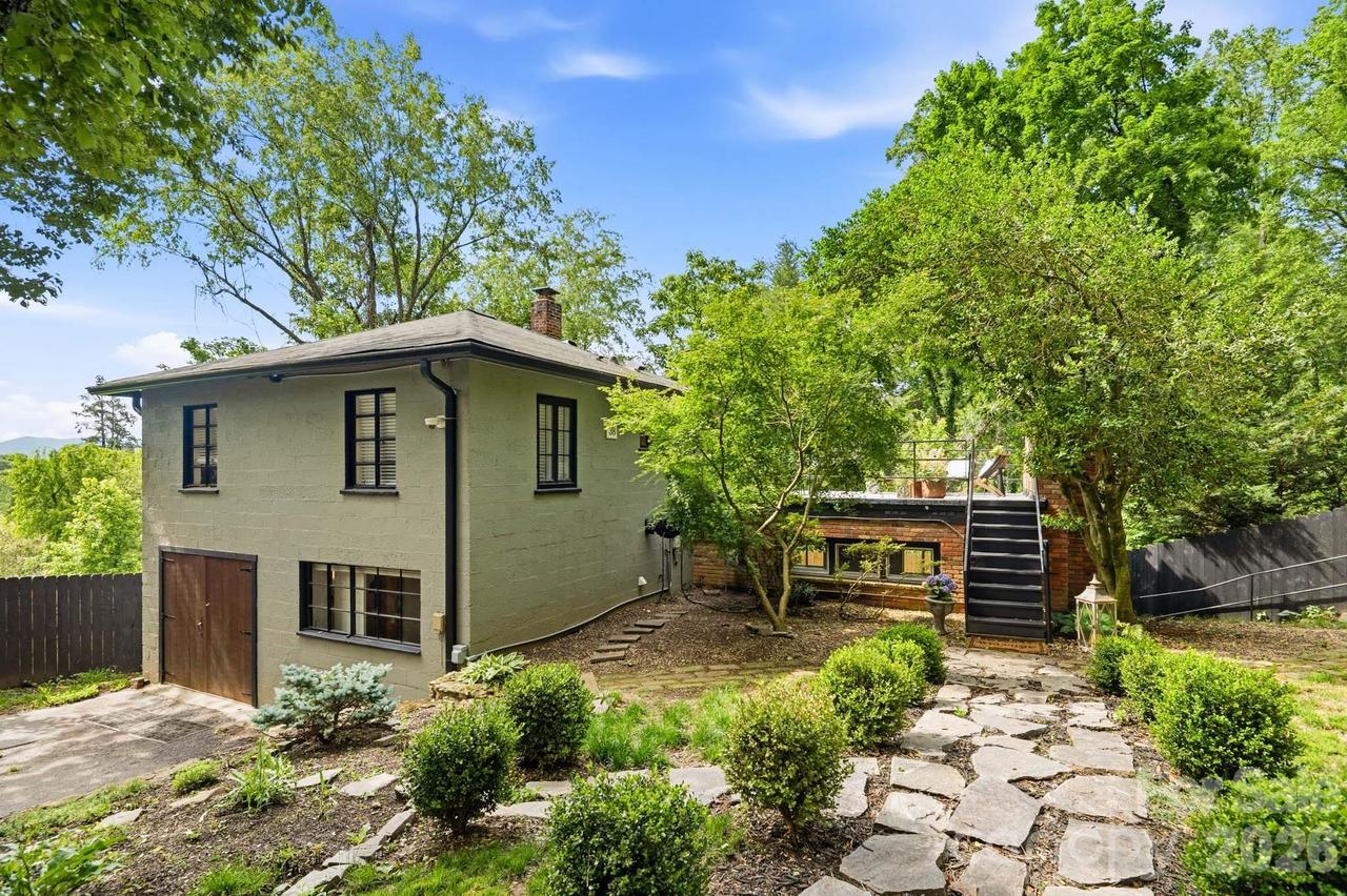 38 Aurora Dr., Asheville, NC 28805