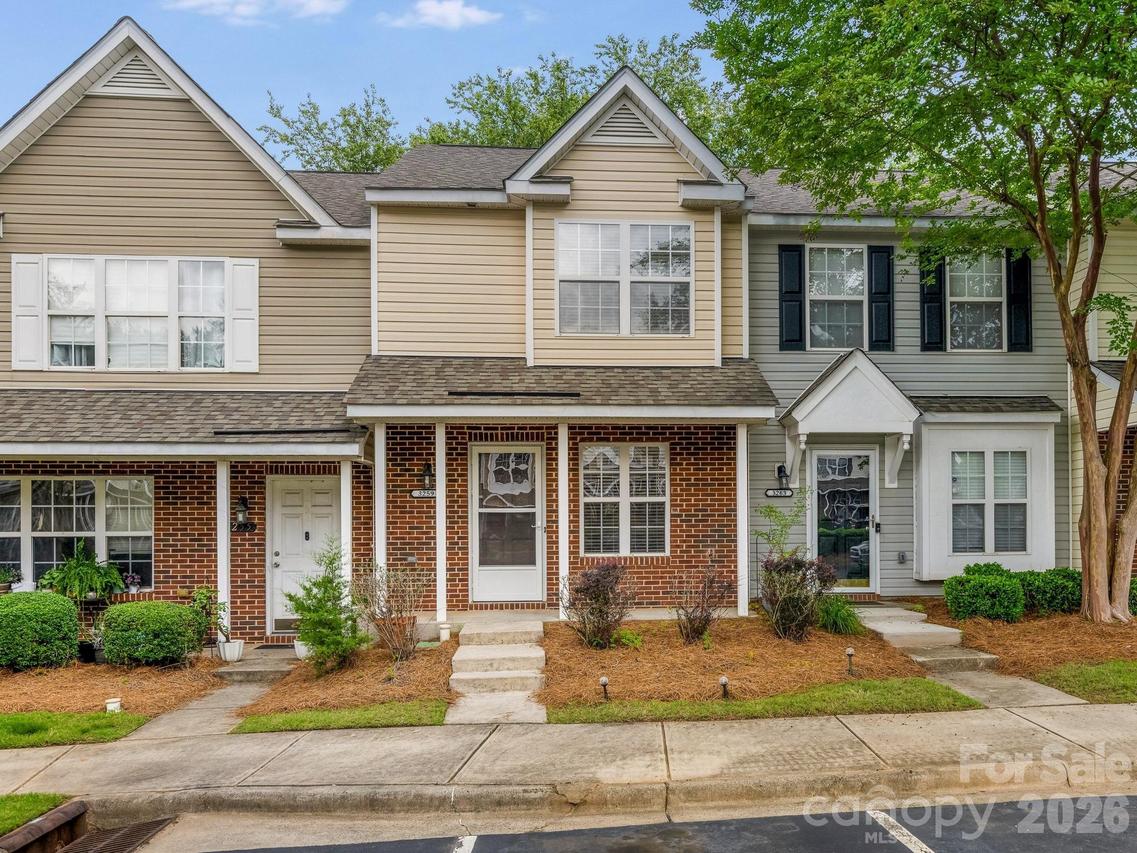 3259 Blythe Ridge Ct., Charlotte, NC 28213