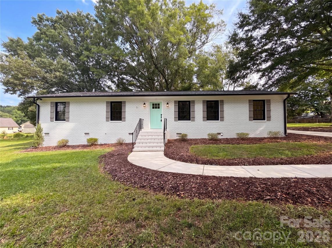141 Greenbriar Dr., Matthews, NC 28104
