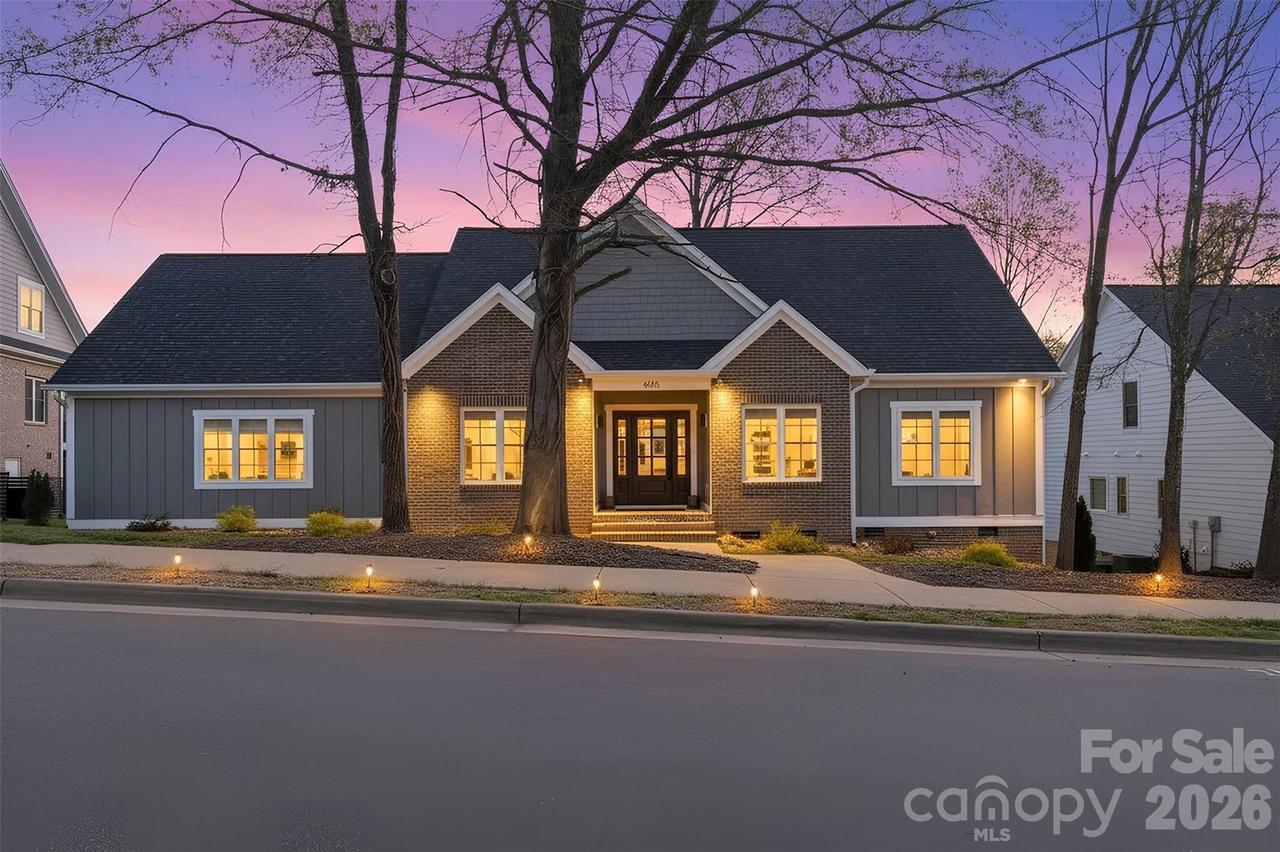 405 19th Avenue Cir., Hickory, NC 28601