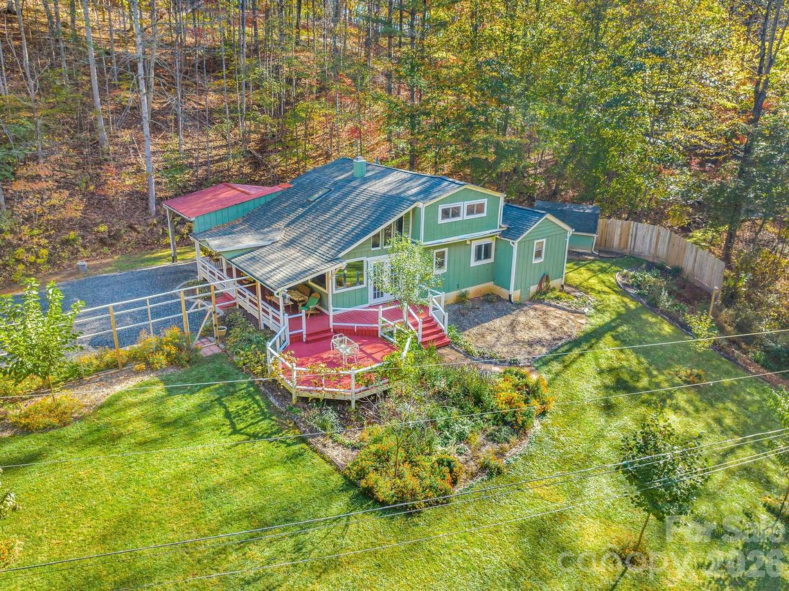 226 Fish Pond Ln., Burnsville, NC 28714
