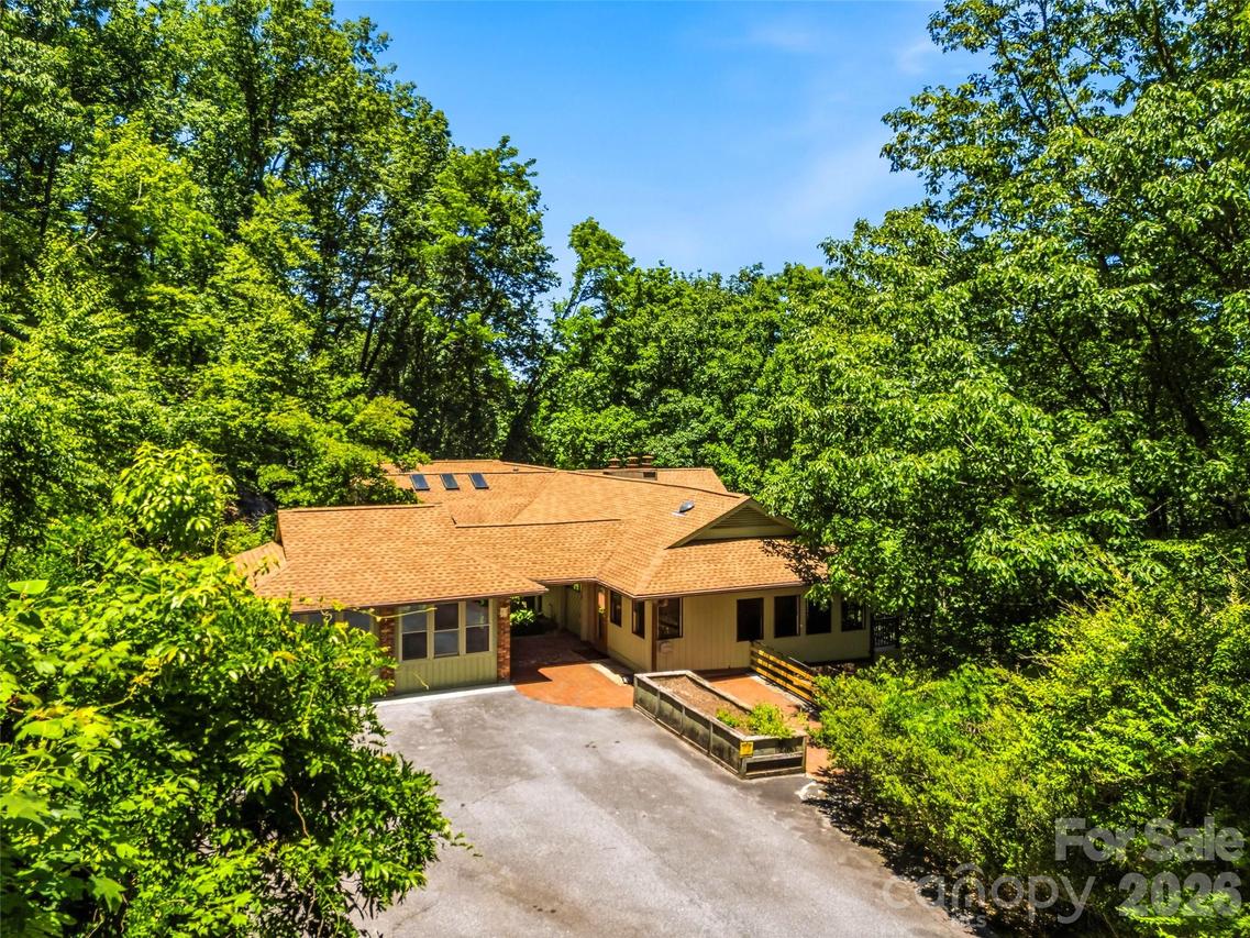 1430 Valmont Dr., Hendersonville, NC 28791