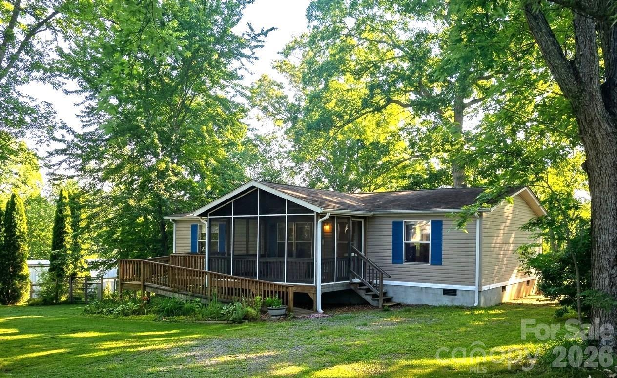 403 Doliver Dr., Horse Shoe, NC 28742