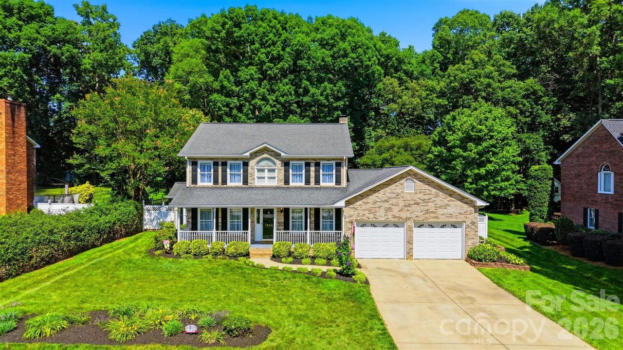 1948 Twin Ponds Dr., Hickory, NC 28602