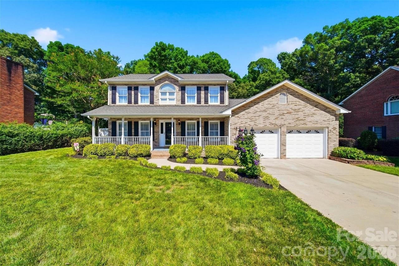 1948 Twin Ponds Dr., Hickory, NC 28602