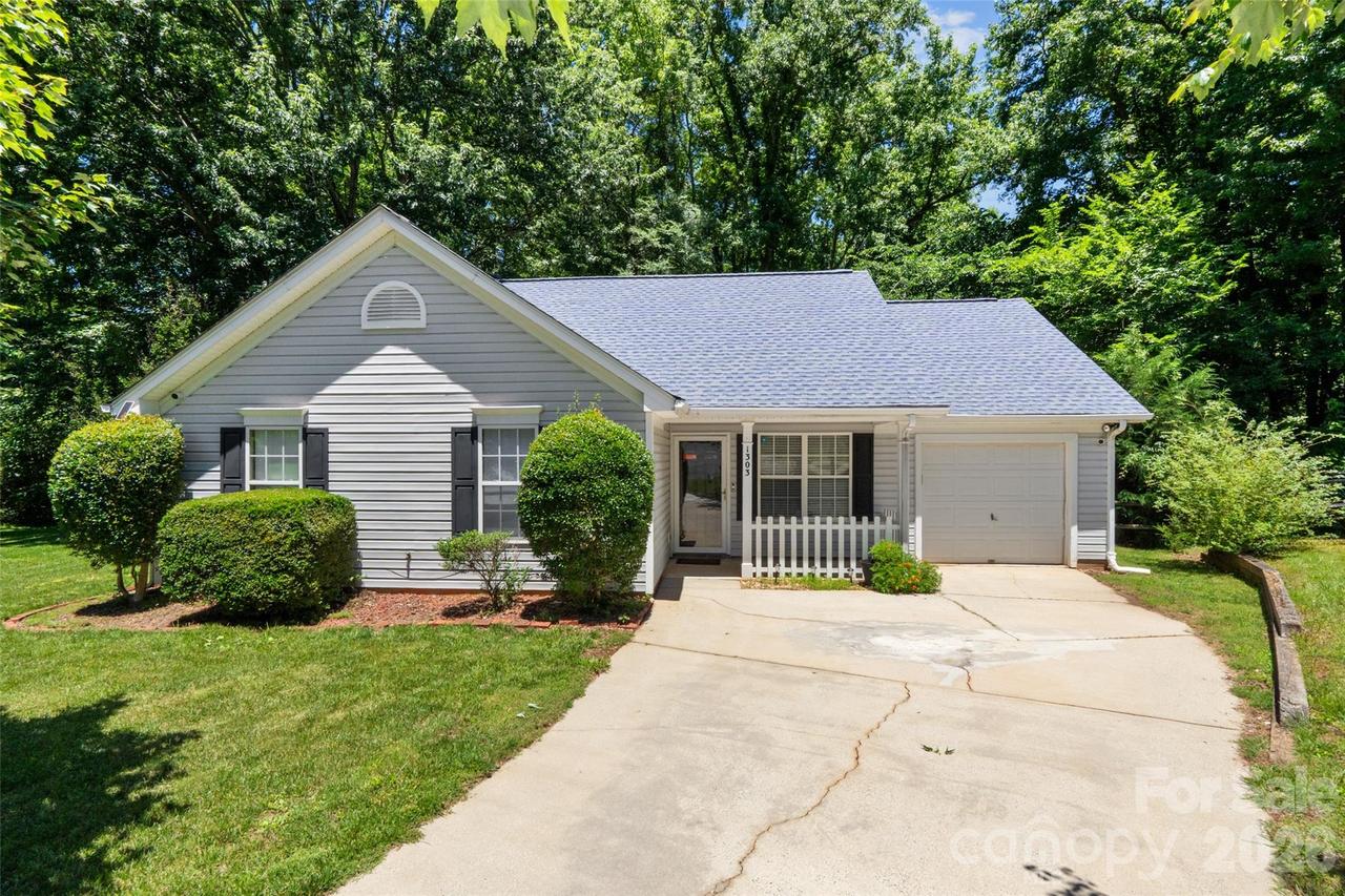 1303 Long Grass Ct., Charlotte, NC 28216