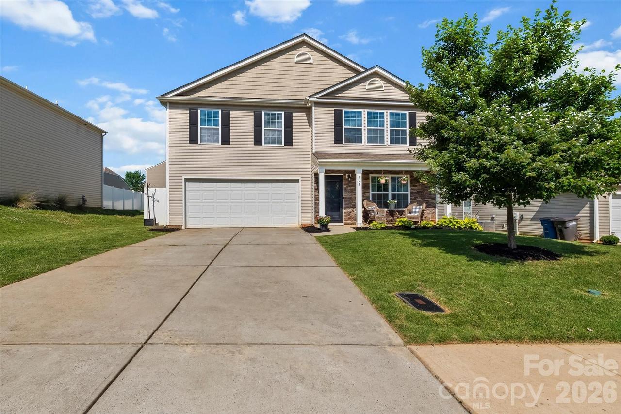 127 Harvest Pointe Dr., Statesville, NC 28677